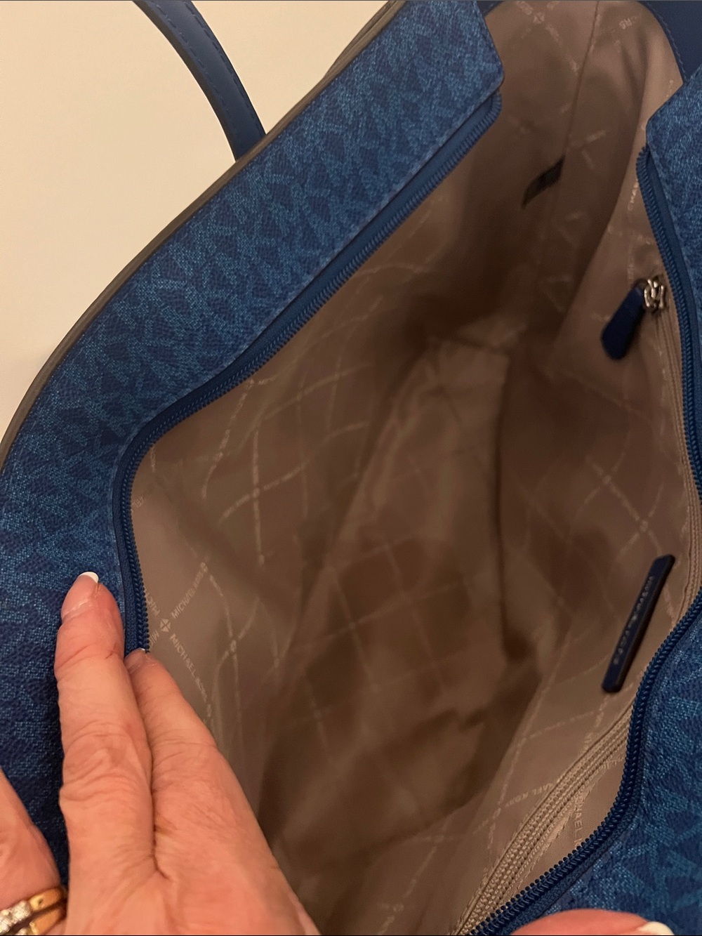 Micheal Kors Arden large zip tote - Picture 4 of 8